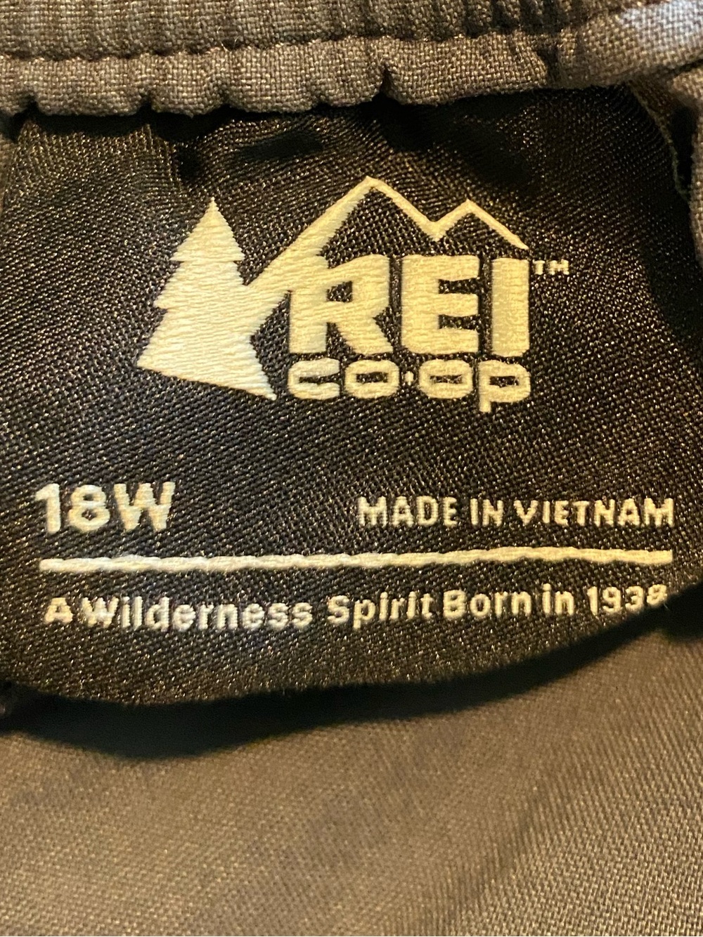 REI WOMENS SZ 18 NYLON BLEND GREY CONVERTIBLE CARGO HIKING PANTS - Picture 5 of 6